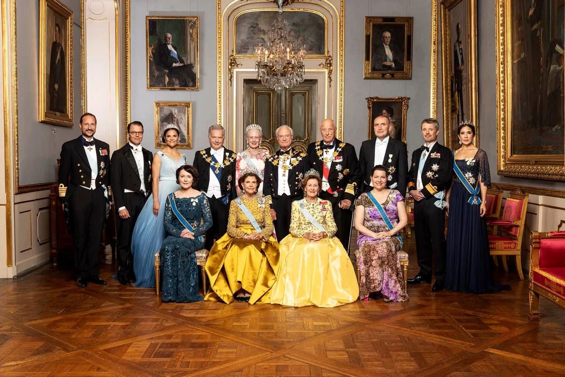 Regina Sonja, Regina Silvia, Regina Margrethe a II a a Danemarcei, Regele Harald, Printul Frederik, Printul Daniel, Printesa Victoria, Printesa Mary la Jubileul de Aur al Regelui Carl Gustaf al Suediei Casa Regala (19) jpg