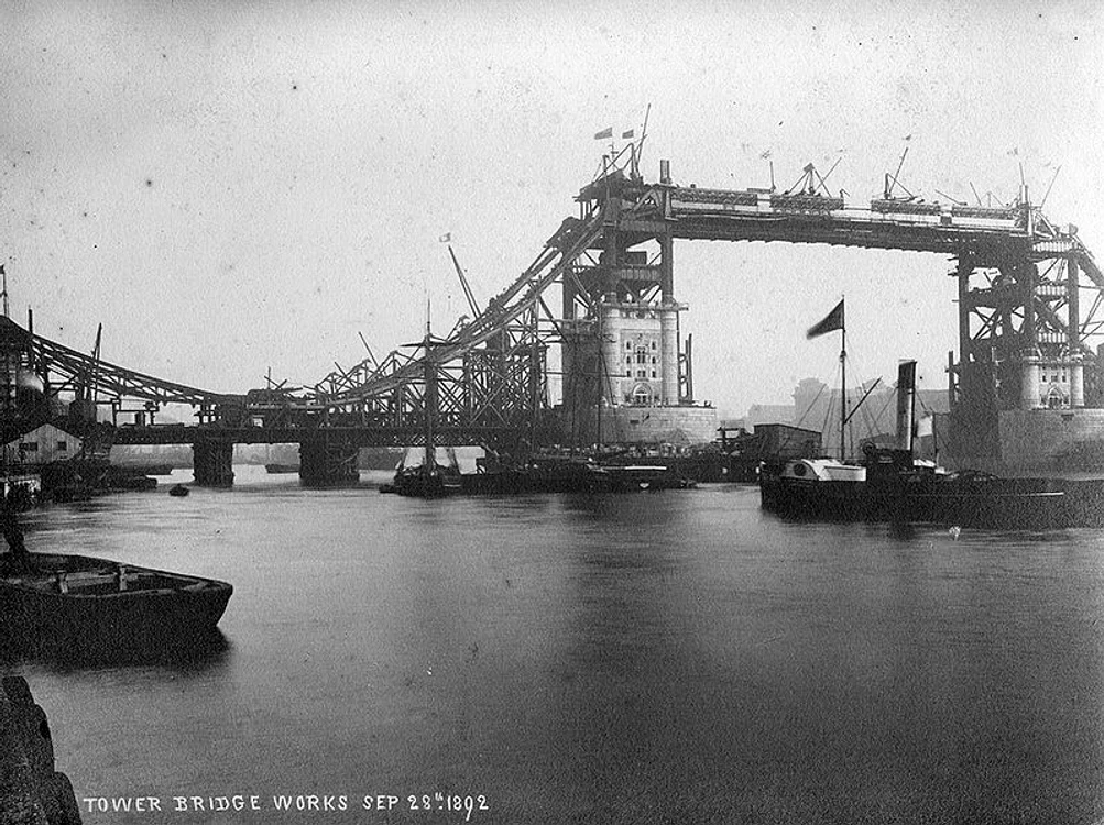 800px Tower bridge works 1892 jpg jpeg