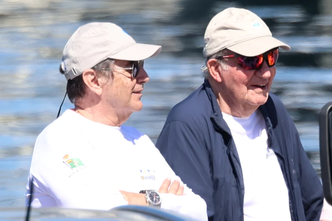 Regele Juan Carlos la regata din Sanxenxo, în apele Oceanului Atlantic. FOTO: Profimedia