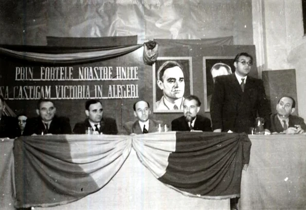 Miron Constantinescu, vorbind la o întrunire a Partidului Comunist, în 1946 (© Fototeca online a comunismului românesc / Wikimedia Commons)