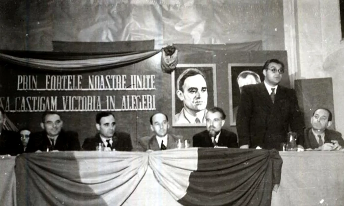 Miron Constantinescu, vorbind la o întrunire a Partidului Comunist, în 1946 (© Fototeca online a comunismului românesc / Wikimedia Commons)