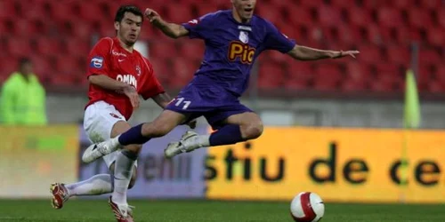 Cosmin Năstăsie (în aer) este împrumutat la FC Braşov, de la FC Argeş