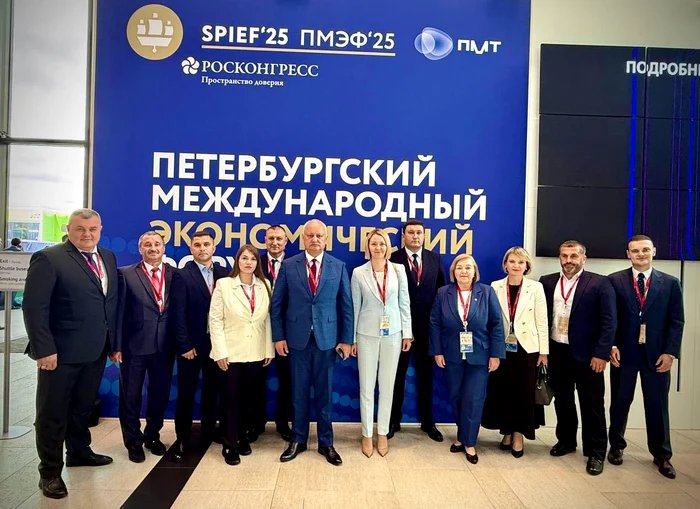 Igor Dodon, alături de mai mulți socialiști, participă la eveniment. FOTO: Facebook
