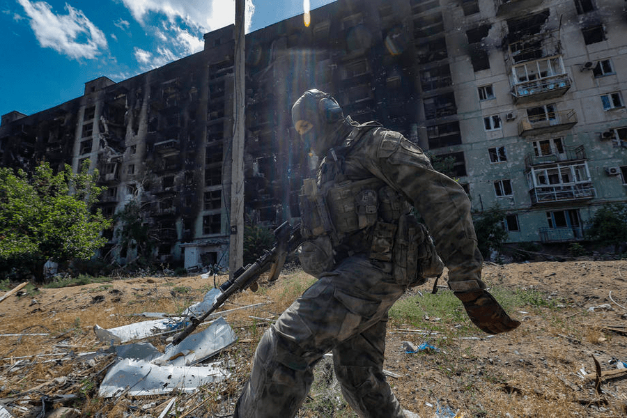 Bloggerii militari ruși au pus tunurile pe armata lui Putin. Cum de le permite Kremlinul?