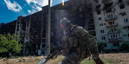 Soldat rus în Lugansk FOTO EPA-EFE