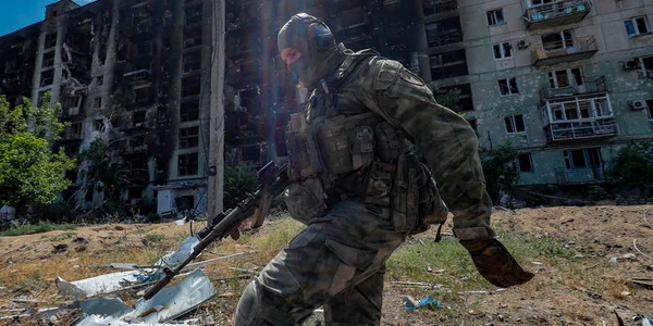 Soldat rus în Lugansk FOTO EPA-EFE
