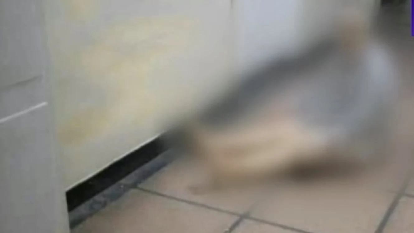 
    Bătrânul a fost ținut pe holul din spitalul din Reșița  