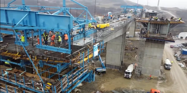 Stadiul lucrărilor la autostrada Sibiu - Piteşti Lotul 1 Boiţa Viaductul Tălmăcel Foto Ioan Adrian Gica