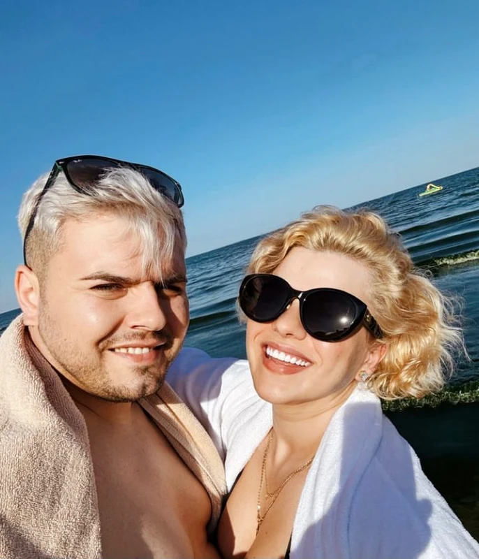 Cristina Vasiu face luna de miere la mare foto arhiva personală 