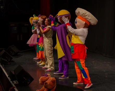 Maya și mascotele Zurli. FOTO: Instagram