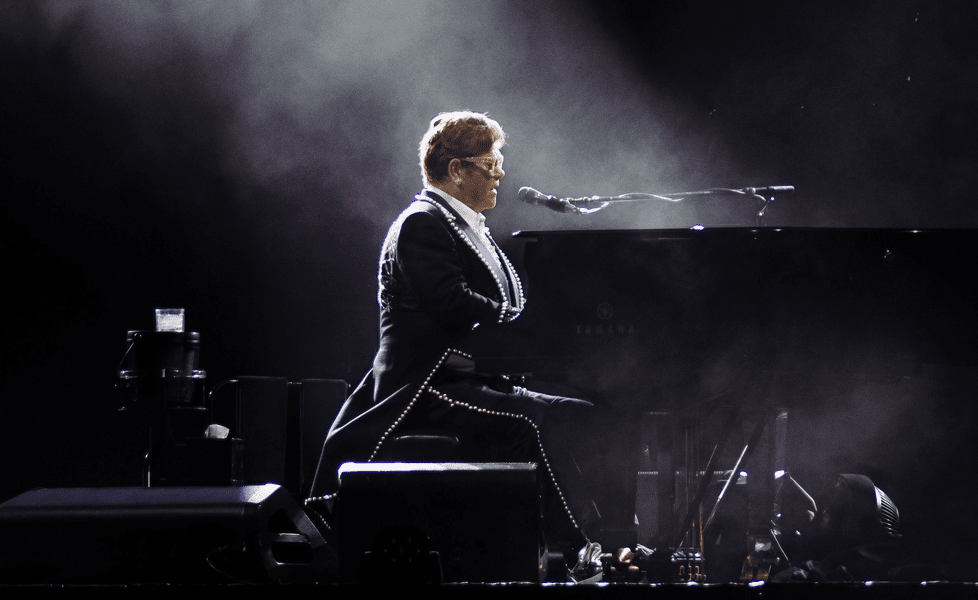 Elton John renunţă la Twitter: „Dezinformarea este folosită pentru a diviza lumea”. Ce l-a întrebat Musk 