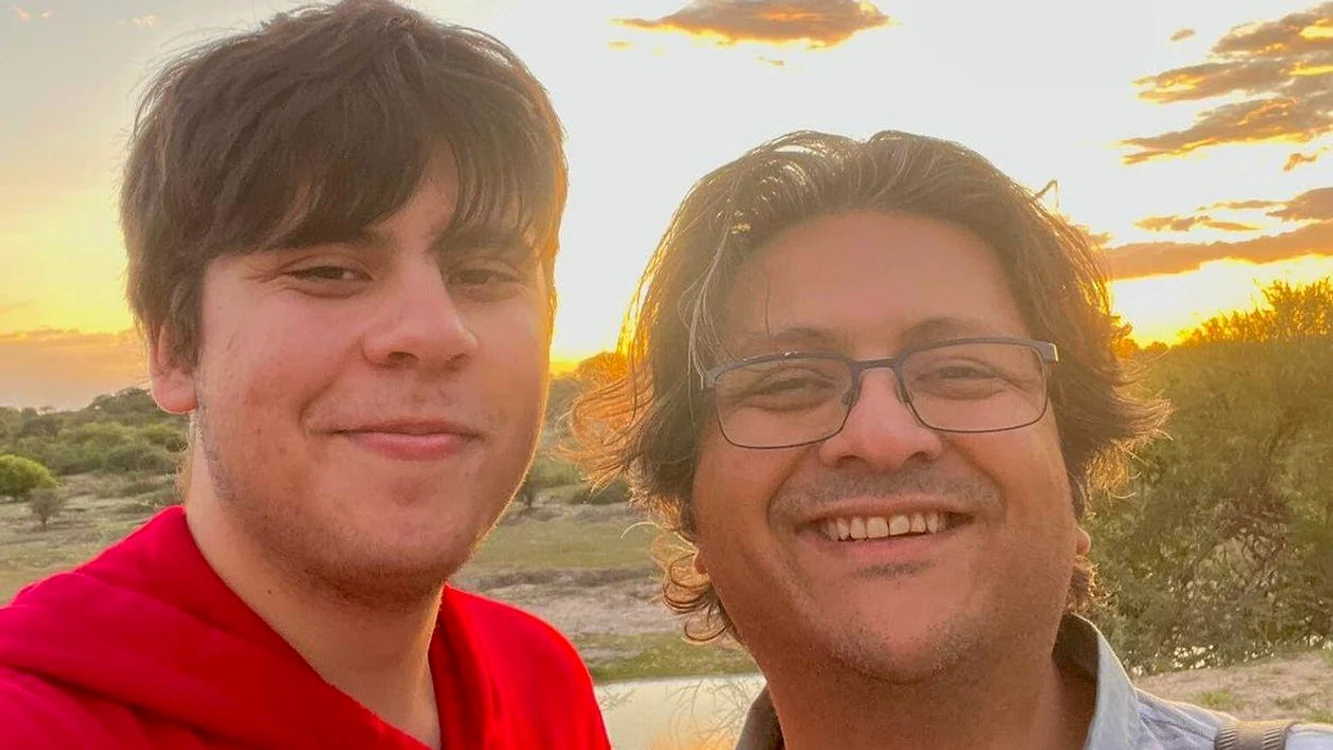 Shahzada Dawood împreună cu fiul său Foto: Twitter