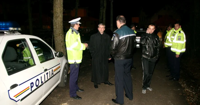 Poliţiştii au tras două focuri de armă ca să oprească trei hoţi de maşini
