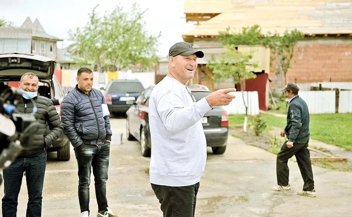 
    Viorel Cataramă a mers joi,  7 mai, în localitatea Bărbuleşti,  dornic să se infecteze cu Covid-19  