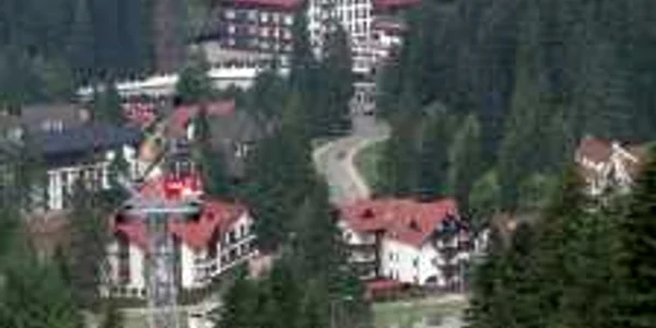 În Poiana Braşov zici că vine primăvarafotoinforomania.info