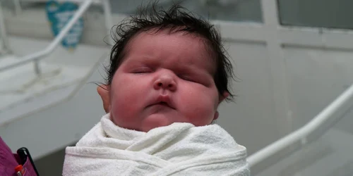 Izabela Cassandra a avut la naștere greutatea unui bebeluș de două luni (foto: Alex Policală)