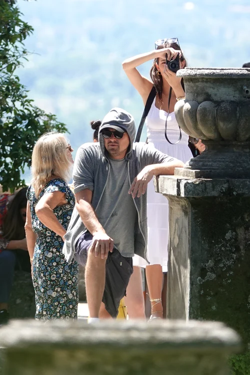 Leonardo DiCaprio, în vacanţă cu iubita şi mama acesteia