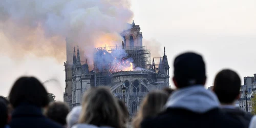 Incendiu la Catedrala Notre-Dame din Paris  FOTO Profimedia