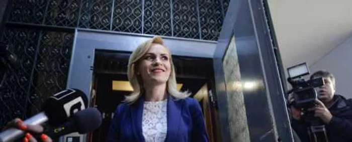 Gabriela Firea va profita, foarte probabil, de amnezia în care alegătorii din Bucureşti au îmbrăcat deja răul făcut de PSD acestui oraş. / FOTO: Andreea Alexandru/Mediafax.