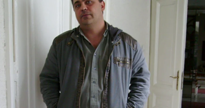Suceava: Ovidiu Ambrozie Borta BOA satirizează oamenii politici (PORTRET)