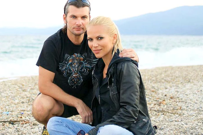 Cristina Şoloc îi invită pe pasionaţii de motociclism şi nu numai să urmărească noutăţile pe care le postează pe site-ul motomagia.ro ( Fotografii: arhiva personală)