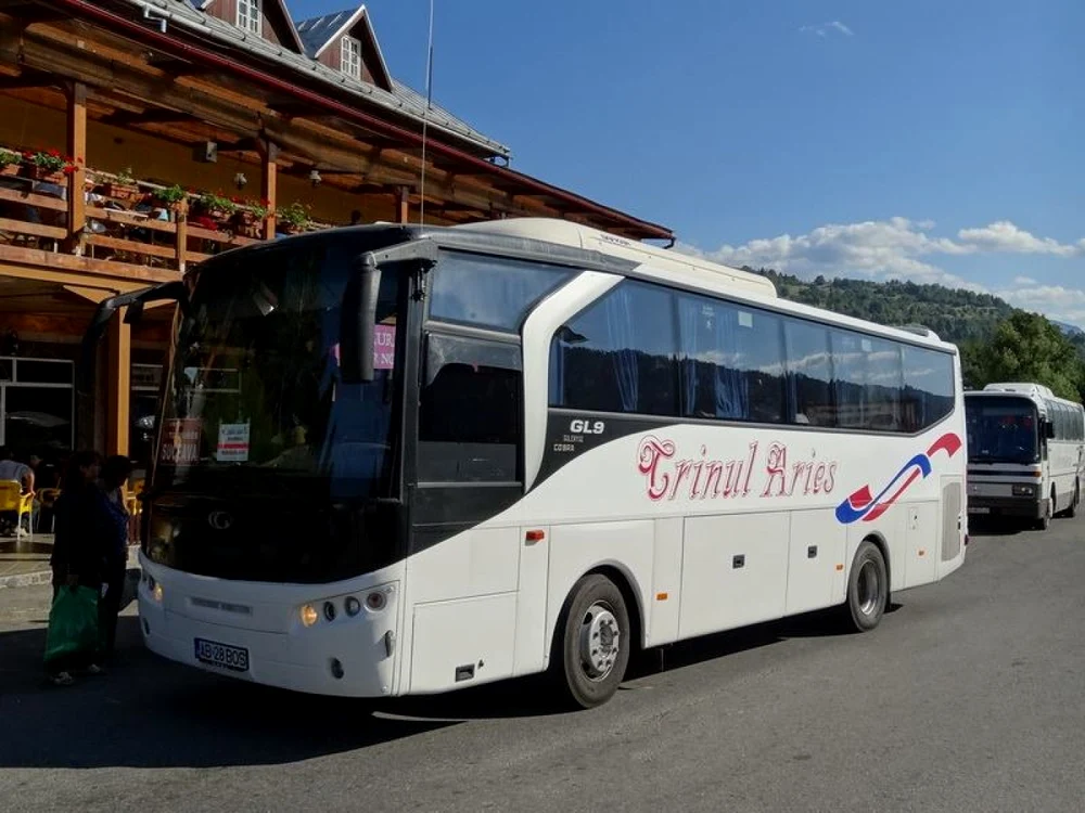 Autobuz al uneia dintre cele două firme de transport călători. Foto: banatulazi.ro