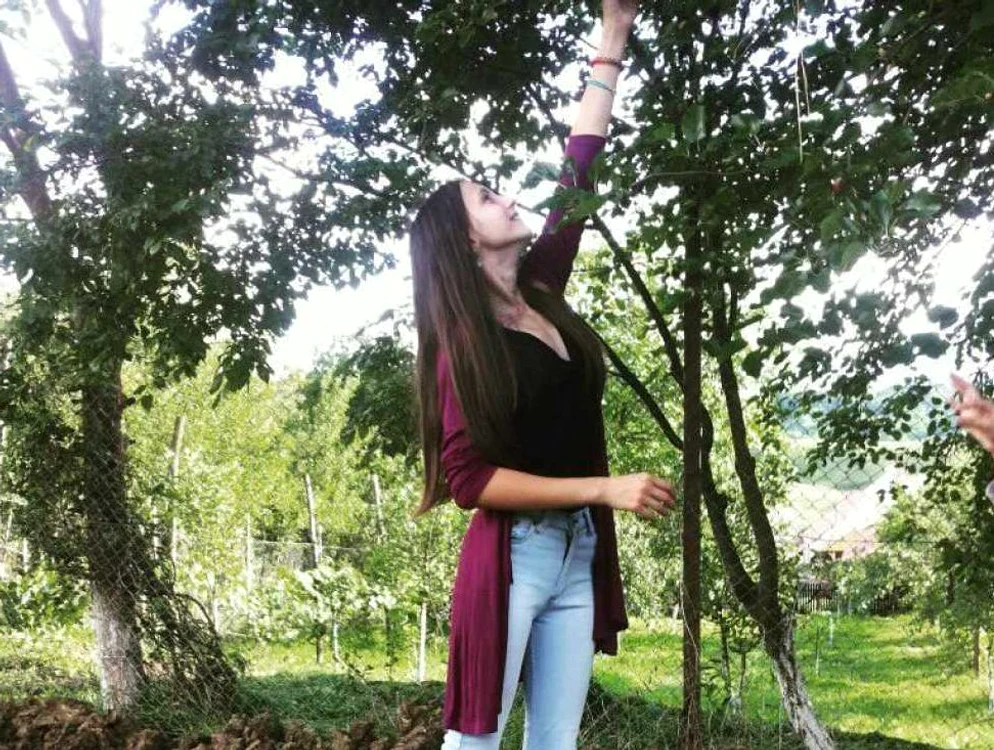 
    Suzy intrase cu media 8,10 la Liceul "Constantin Brâncoveanu" din Horezu  