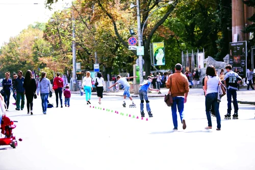 Adolescenții au găsit locul perfect pentru distracții