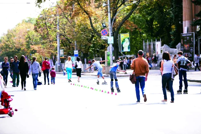 Adolescenții au găsit locul perfect pentru distracții 