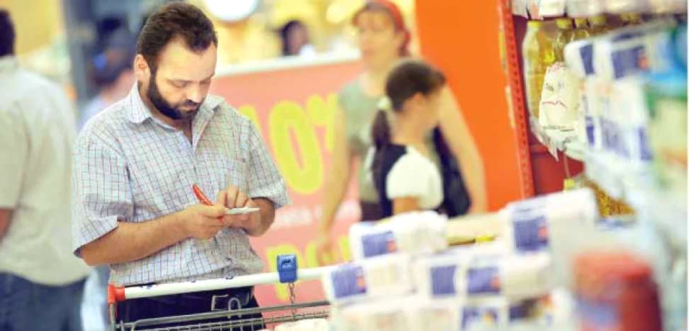 Deşi românii vor avea un salariu mai mare, puterea de cumpărare a acestora va scădea din cauza inflaţiei