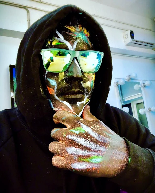 Bursucul a apărut mchiat ca și Carals Dreams în cadrul emisiunii