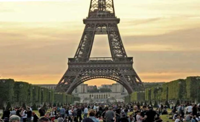 Turnul Eiffel, un simbol al Parisului