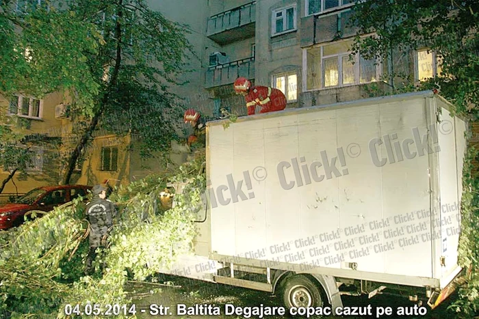 piaţa constituţiei Trecătorii au “înotat“ în zloată