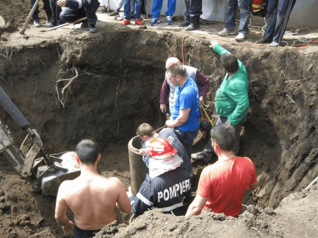 FOTO VIDEO Eroul de la Segarcea care a scos un copil de trei ani din fântână a mai salvat doi oameni | adevarul.ro
