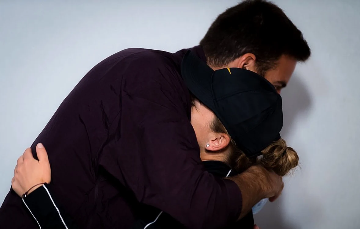 Uriașul a rămas în memoria românilor după ce a îmbrățișat-o și încurajat-o pe Simona Halep