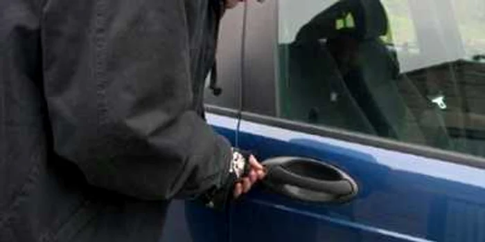 Protejați-vă mașinile de hoți!