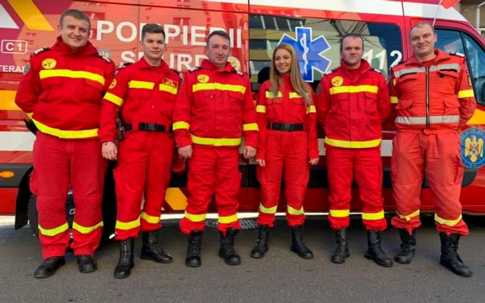 Marius Siladi, în postura de pompier (al treilea, de la stânga la dreapta)Foto: adevarul.ro