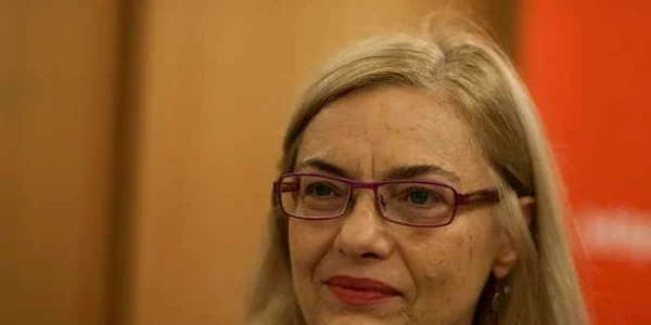 Denisa Comanescu foto