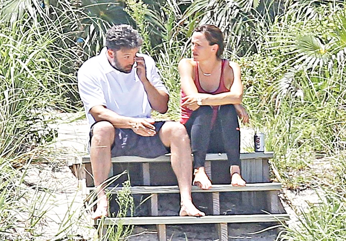 Ben Affleck şi Jennifer  Garner au fost surprinşi săptămâna trecută în Bahamas, unde au negociat divorţul