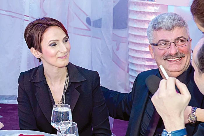 
    Silviu Prigoană  și partenera lui  au făcut furori  pe ringul de dans (FOTOGRAFII: www.muzicapentruevenimente.ro)  