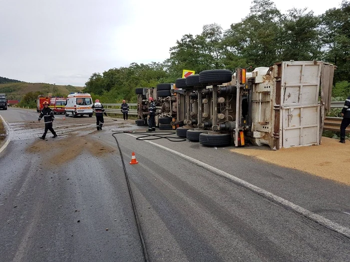 Pompierii au intervenit pentru sablarea carosabilului FOTO ISU Sălaj