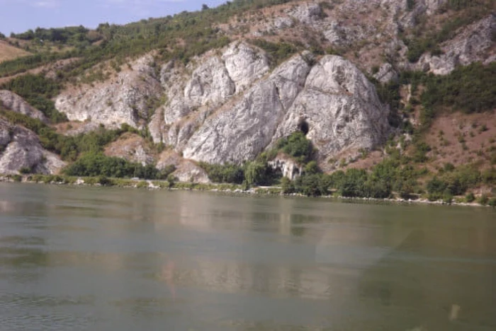 Peştera Gaura cu muscă