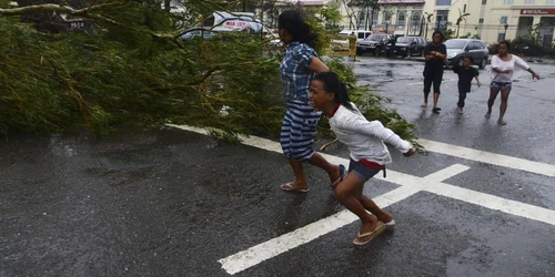 Taifunul Haiyan loveşte Filipine foto reuters