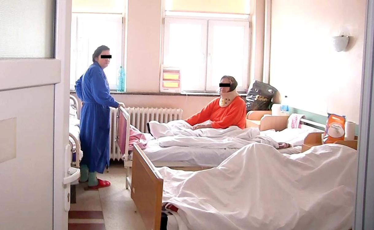 Pacienţii celui mai mare spital din Oltenia dorm cu aerotermele la cap