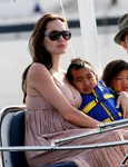 Brad Pitt cu familia foto Profimedia jpg