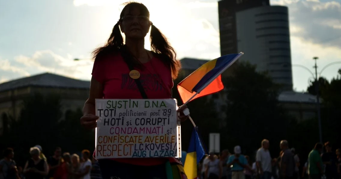 Manifestaţie de susţinere a DNA la piaţa Victoriei din Bucureşti FOTO David Muntean