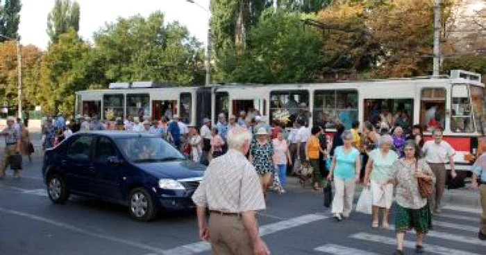 Brăila: „Du-mă gratis, măi tramvai! Ia-mi bănuţii dom’ vatman!”