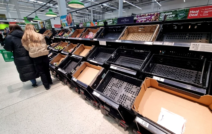 Stocul de roșii, complet epuizat în unele supermarketuri din UK FOTO Profimedia