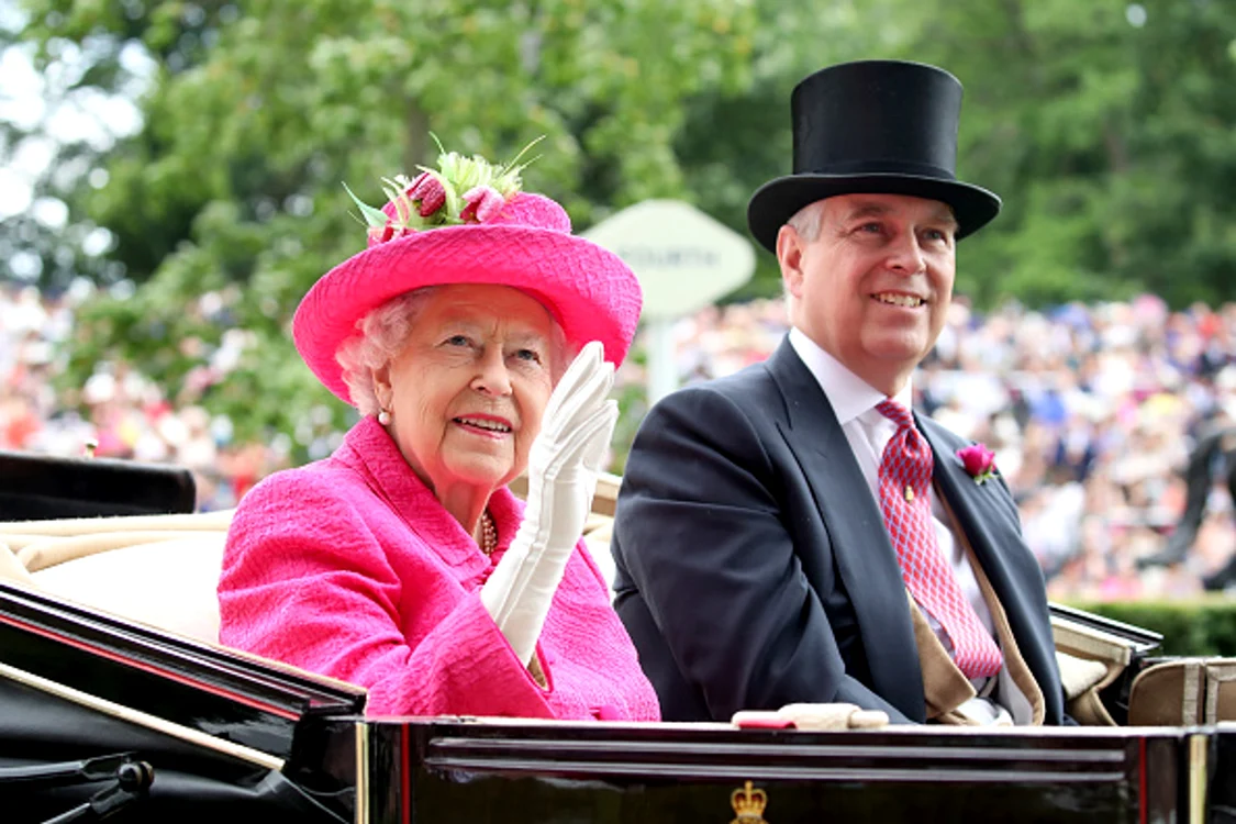 Regina Elisabeta cu fiul ei preferat, Prințul Andrew aka Andrew Mountbatten Windsor   Profimedia jpeg