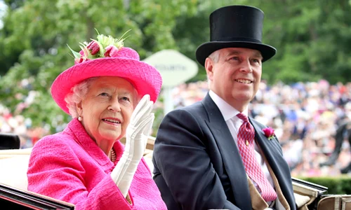 Regina Elisabeta cu fiul ei preferat, Prințul Andrew aka Andrew Mountbatten Windsor   Profimedia jpeg